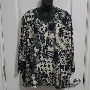 #087 Alia Monochrome Floral 3/4 Sleeve Top Sz 2X